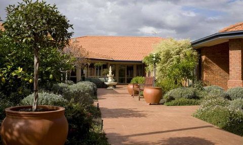 Embracia In Reservoir - e-Seniors 0