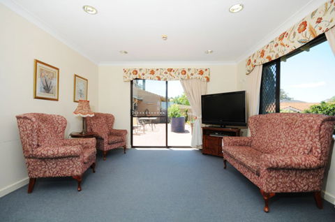Servite Villa Hostel - e-Seniors 1