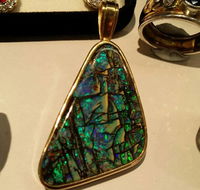 Whitsunday Opals  Didgeridoos - e-Seniors