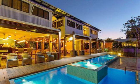 The Deck Poolside Bar & Restaurant - e-Seniors 10
