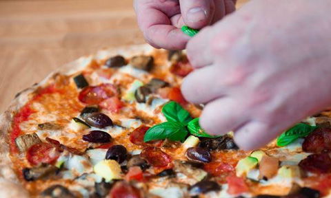 Bonnie And Clydes Pizzaria - e-Seniors 4