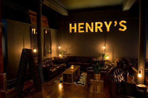 Henry's Bar & Restaurant - e-Seniors 0