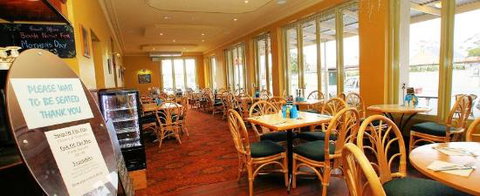 Pembroke Hotel Restaurant - e-Seniors 0