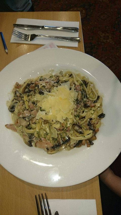 Pembroke Hotel Restaurant - e-Seniors 9