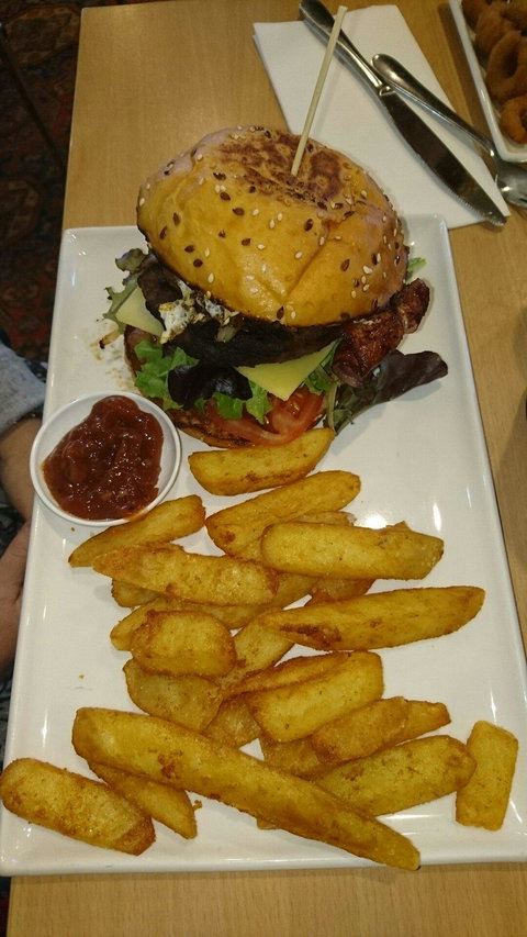 Pembroke Hotel Restaurant - e-Seniors 4