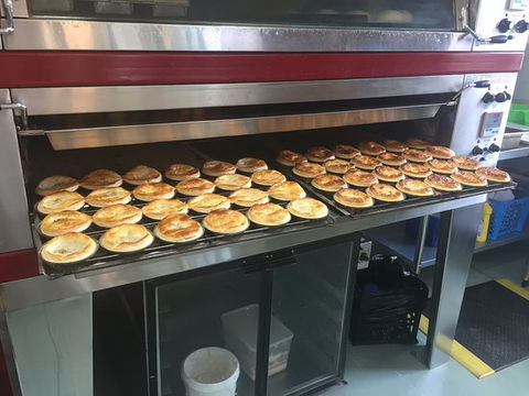 Three Islands Bakehouse - e-Seniors 0