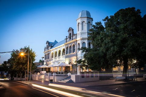 Broken Hill Hotel - e-Seniors 0