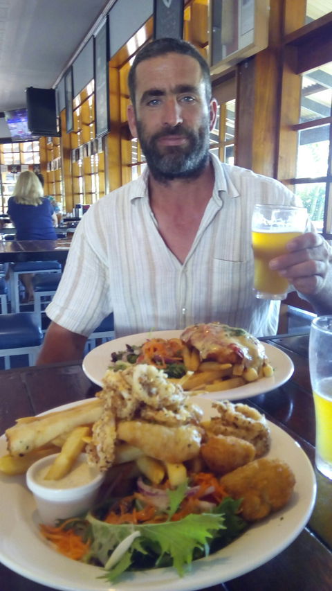 Divers Tavern Beach Bar - e-Seniors 3