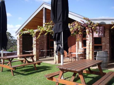 Singlefile Winery Restaurant - e-Seniors 0