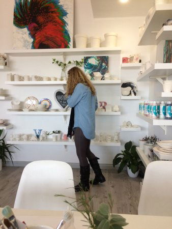 3 Hearts Ceramics And Cafe - e-Seniors 0