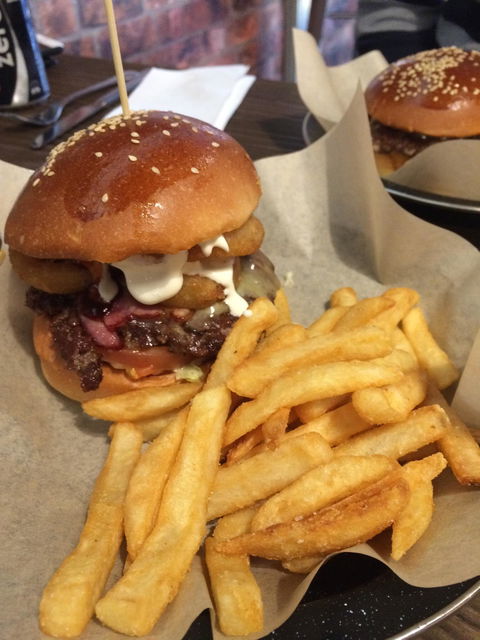 Burger Republic Hyde Park - e-Seniors 14