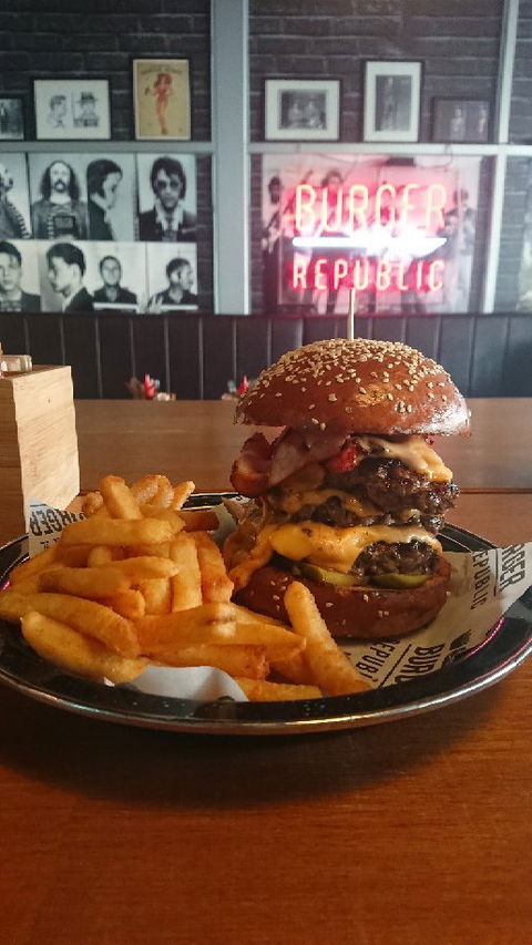 Burger Republic Hyde Park - e-Seniors 8