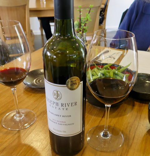 Fishbone Wines - e-Seniors 4