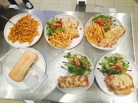 Harvey Best Restaurant - e-Seniors 0