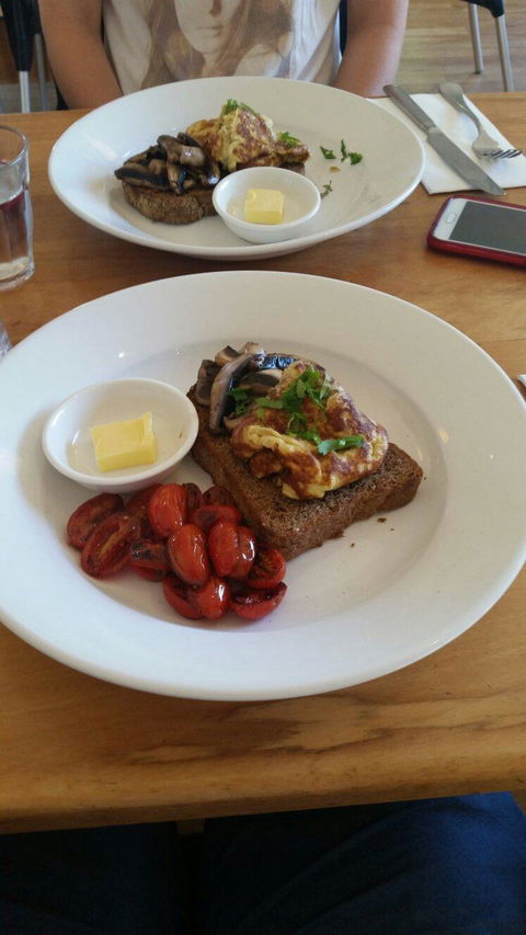 Smithereens Cafe - e-Seniors 1