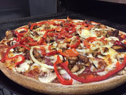 Molto Bene Pizzeria - e-Seniors 0