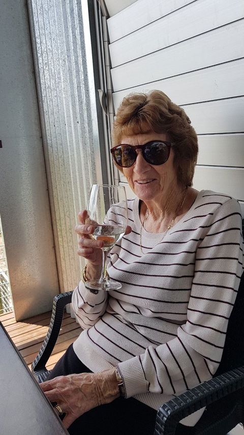 Dudley Wines - e-Seniors 1