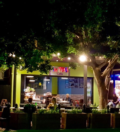 In Thais Cafe - e-Seniors 8