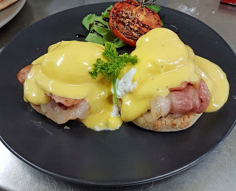 Cruisers Hub Cafe - e-Seniors 0