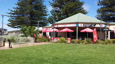 The Causeway Cafe - e-Seniors 0