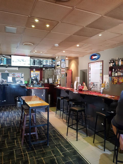 Meningie Hotel Bistro - e-Seniors 3