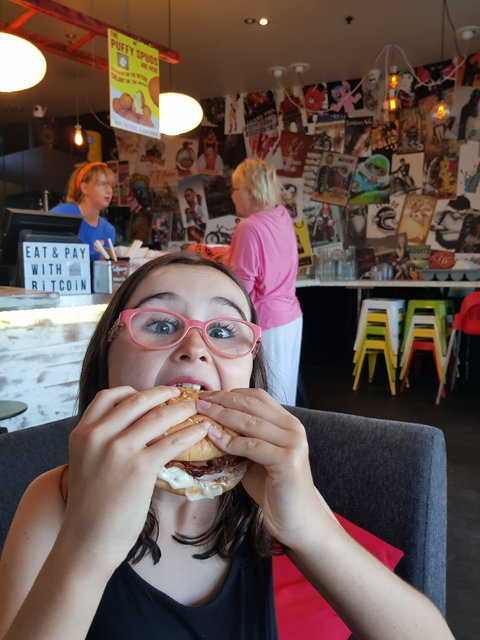 Boom Boom Burger Bar - e-Seniors 1
