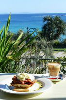 Manta Ray Bistro At Stradbroke Island Beach Hotel - e-Seniors 2