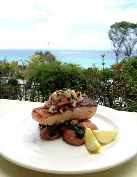 Manta Ray Bistro At Stradbroke Island Beach Hotel - e-Seniors 4