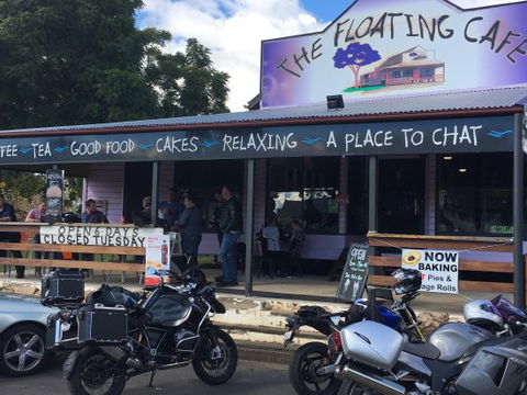 The Floating Cafe - e-Seniors 0