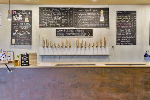 Tallboy And Moose - Brewery - e-Seniors 0