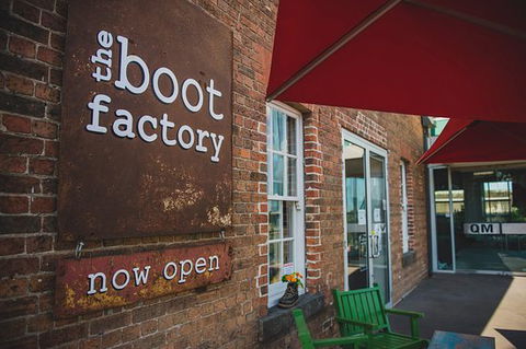 The Boot Factory - e-Seniors 0