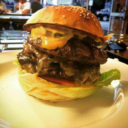 Chew Burger - e-Seniors 0