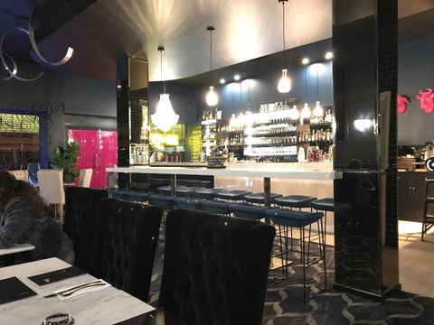 Mr + Co Winebar - e-Seniors 0