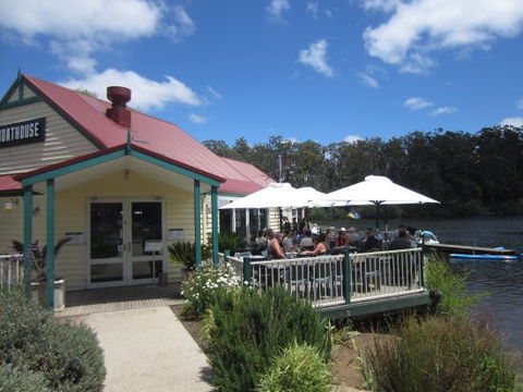 Boathouse Daylesford - e-Seniors 0