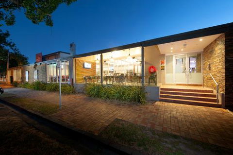 Castello's Victorian Tavern - e-Seniors 0