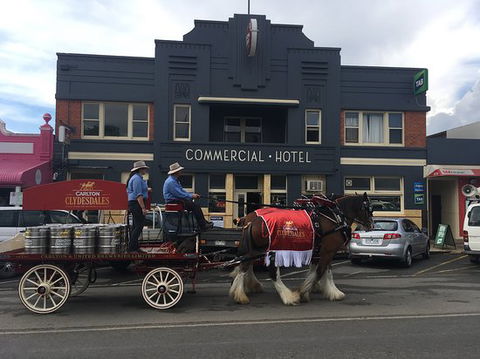 Commercial Hotel Pub - e-Seniors 0