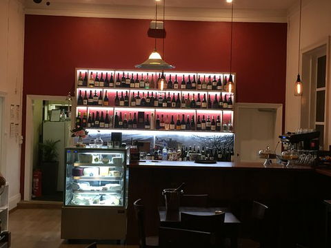 Evan's Wine & Cheese Bar - e-Seniors 0