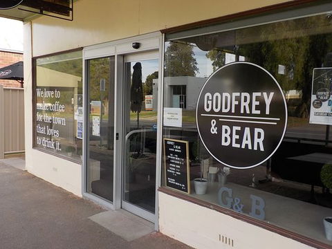 Godfrey And Bear - e-Seniors 0