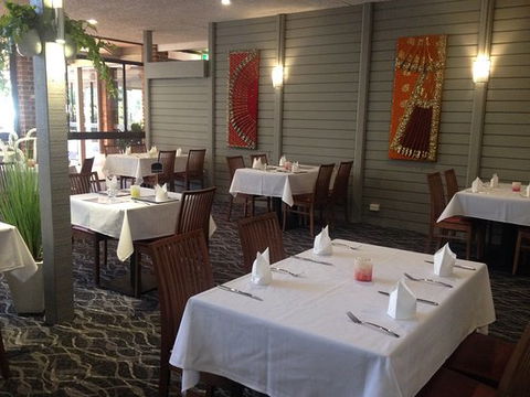 Bombay Bistro - Cafe, Restaurant & Bar - e-Seniors 0