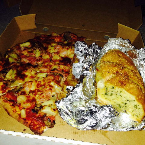 Monica's Pizza - e-Seniors 0