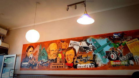 Hot Goss Cafe - e-Seniors 0