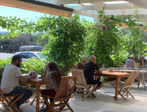 Barney's Of Bookham - e-Seniors 1