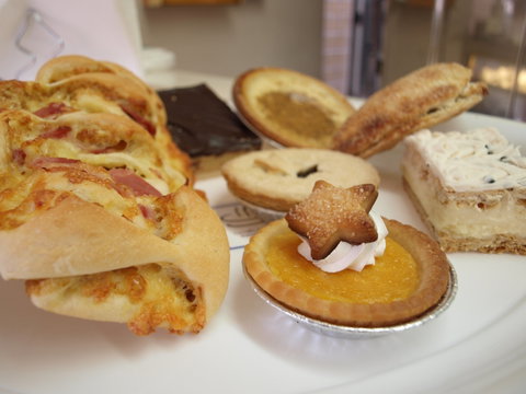 AJ's Hotbake - e-Seniors 0