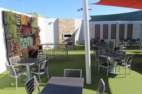 Bill's Bar - Ningaloo Coral Bay - e-Seniors 0