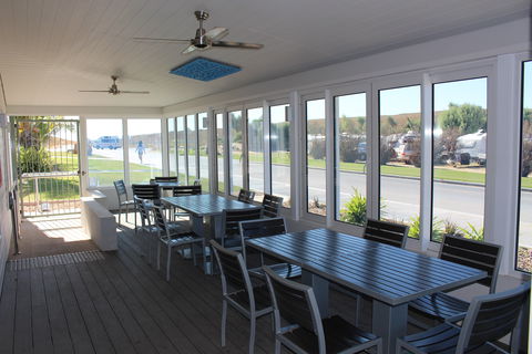 Bill's Bar - Ningaloo Coral Bay - e-Seniors 1