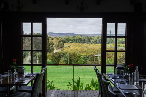 Black Swan Winery And Restaurant - e-Seniors 0