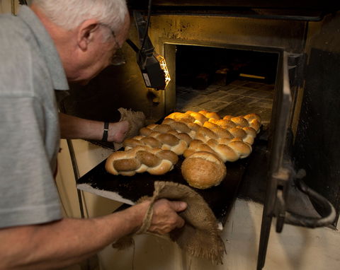 Apex Bakery - e-Seniors 1