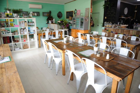 Alicia's Cafe - e-Seniors 1