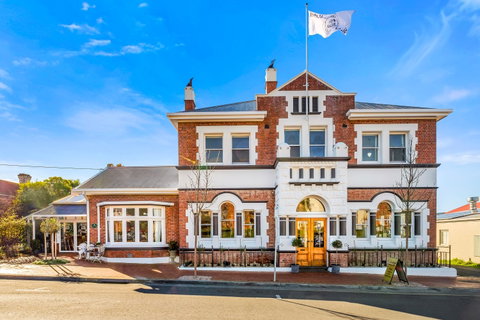 Cygnet Old Bank Cafe - e-Seniors 0