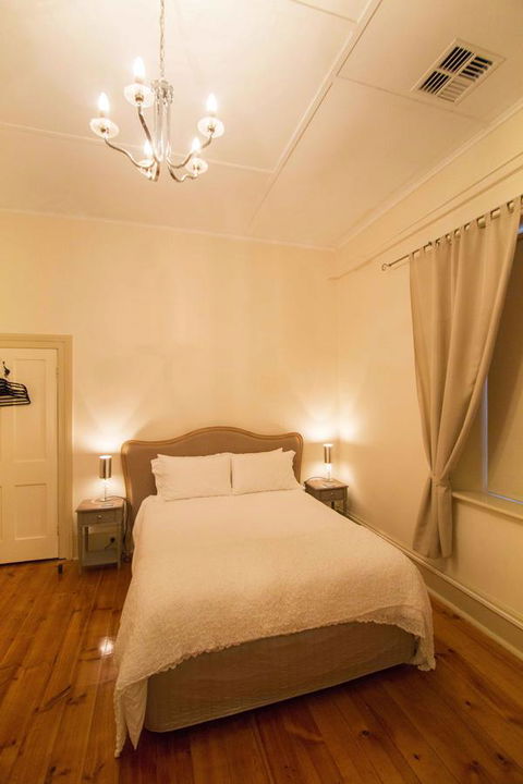 Wellington Courthouse - e-Seniors 1